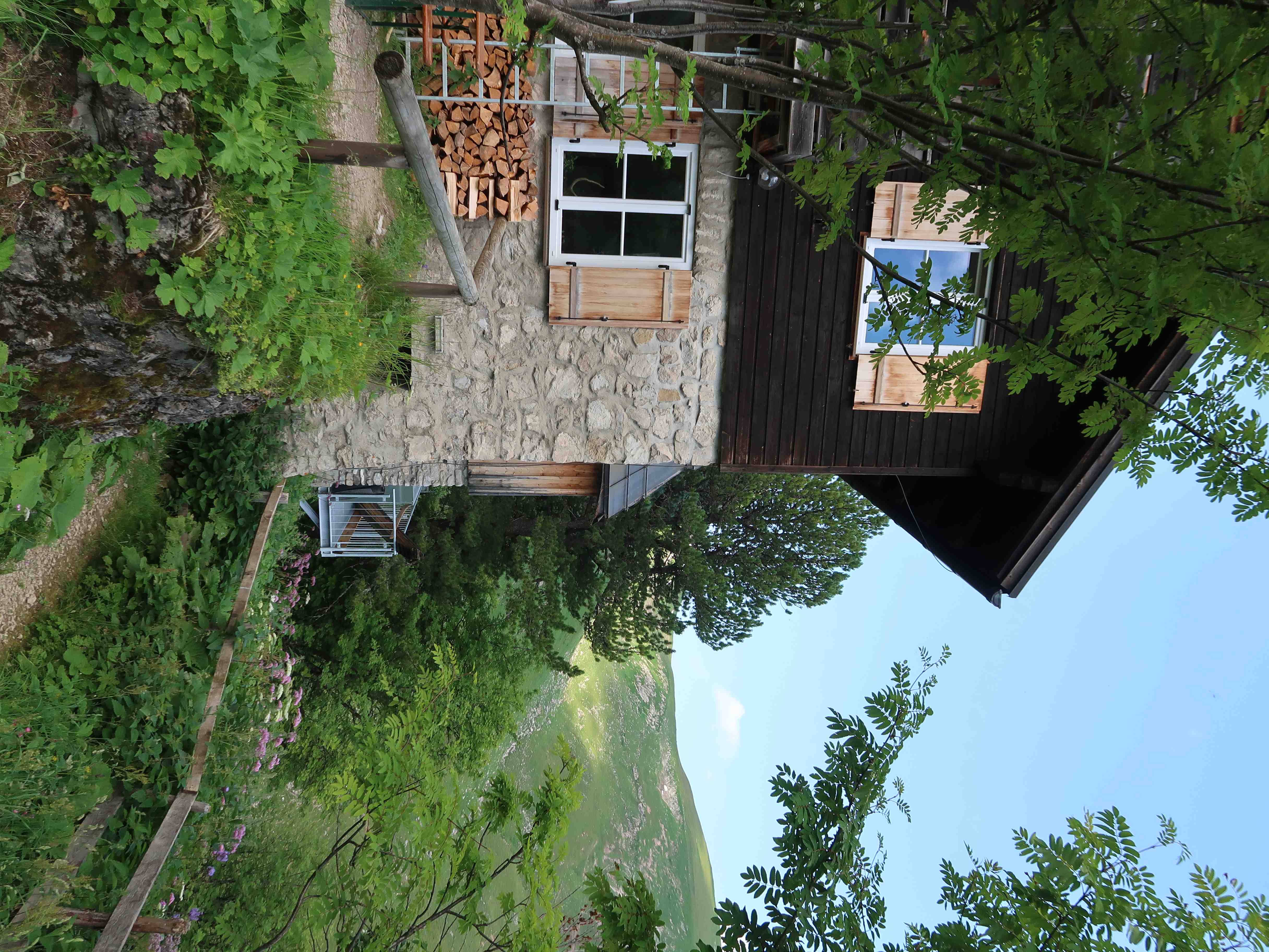 Landsberger Hut Sideprofile